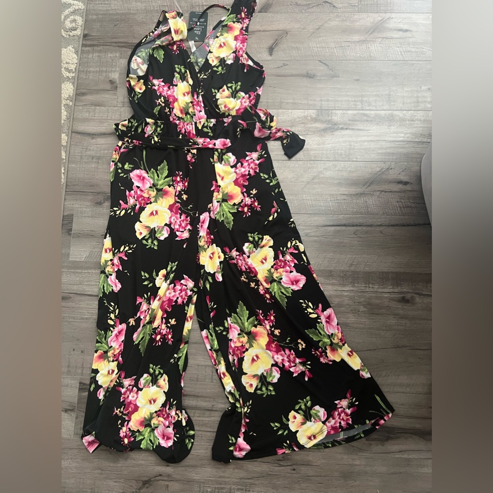 NWT women’s romper floral